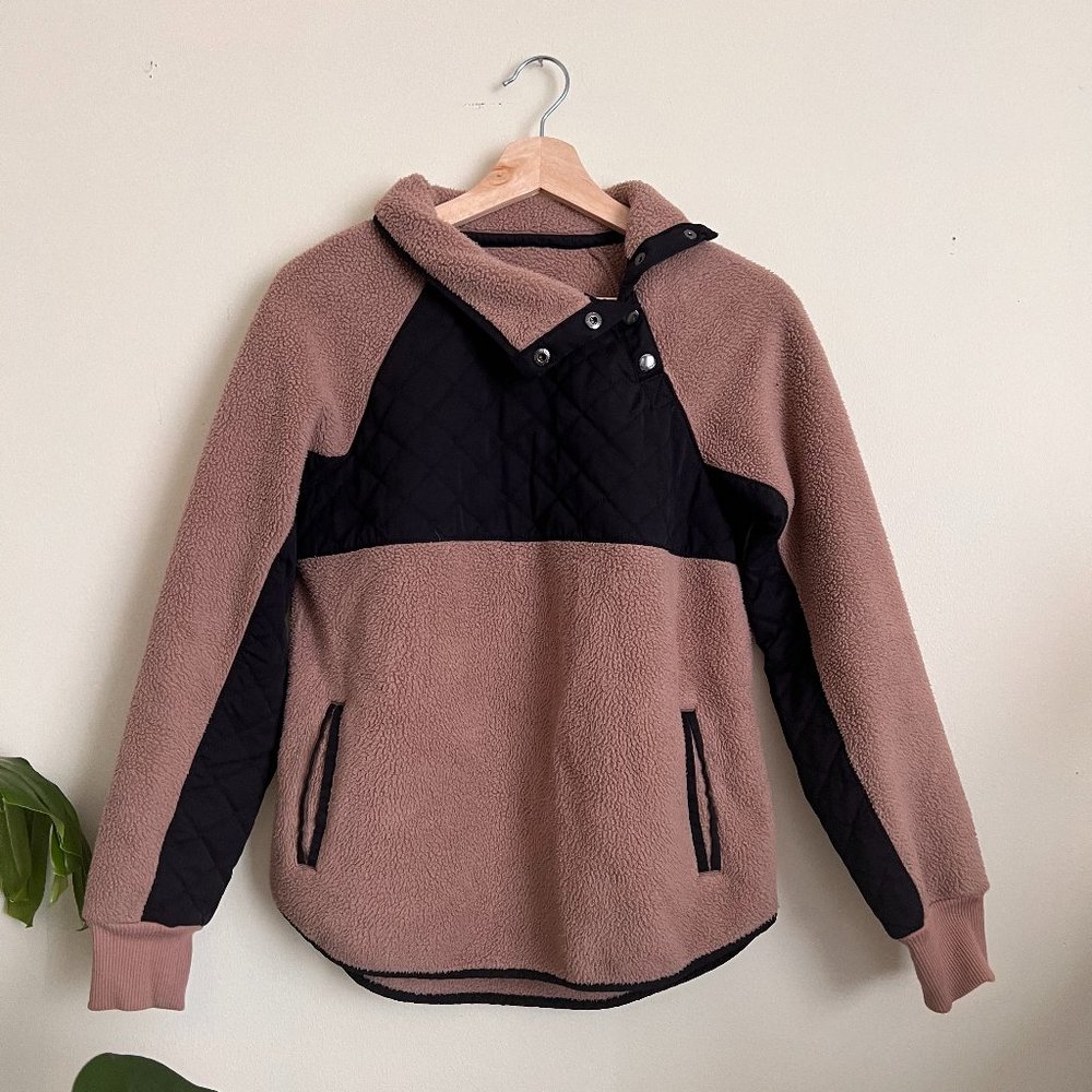 Asymmetrical Snap-Up Fleece Light brown and quilted black A&F